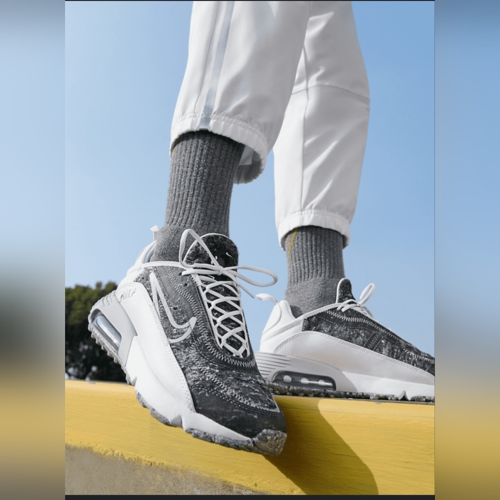 Nike Air Max 2090 SE White Grey Sneakers Womens Size 7 DA9261-100